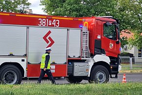 Zderzenie osobówek przy Hali Trapez w Lesznie (zdjęcia)