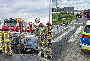 Melasa na jezdni. Wylała się z beczek. Interweniowali strażacy (zdjęcia)