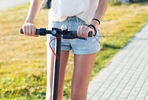 Wypadek na Nowym Świecie. 12-latka na hulajnodze trafiła do szpitala