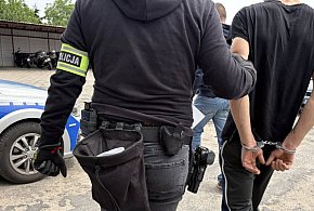 Grożąc nożem uprowadził byłą partnerkę. Był z nią nieletni syn (zdjęcia)