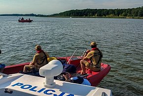 Wskoczył do wody, nie wypłynął. Nadal trwa akcja poszukiwawcza (zdjęcia)