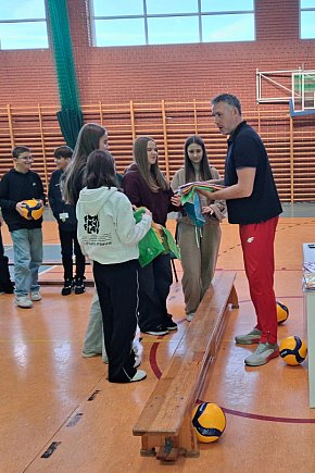 Goście u siatkarek i siatkarzy z UKS 9 Leszno-11516