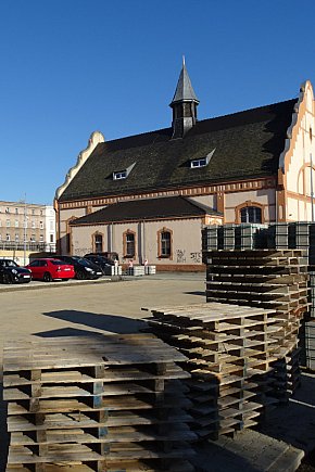 Parking przy hali Ćwicznia Miejska w Lesznie-11528