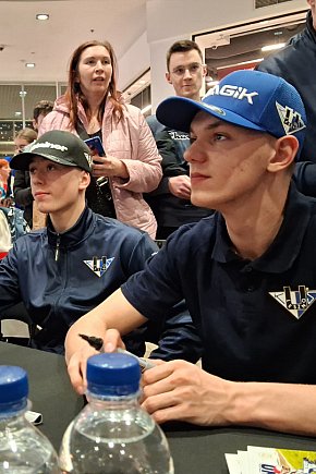 Bycze Mikołajki w Galerii Leszno-11665