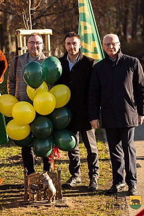 Międzypokoleniowe niedźwiadki na rawickich plantach-11784