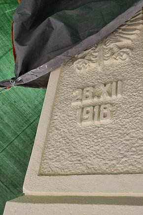 Pomnik w parku Kościuszki wyczyszczono-11797