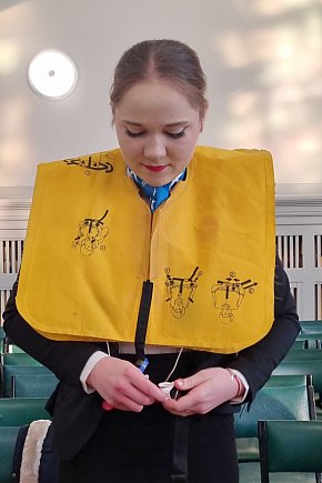 Kurs w ZSE - Jak zostać stewardesą i stewardem linii lotniczych-11905