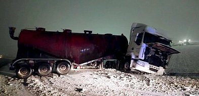 Cysterna wjechała do rowu. Śnieg połamał drzewa (zdjęcia)-80733