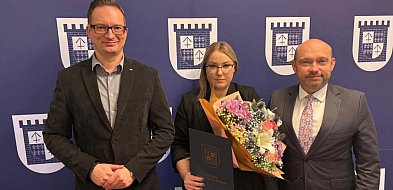 Gratulacje dla policjantki i strażaczki z Rydzyny za uratowanie ludzi z...-80865