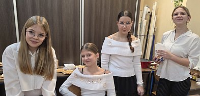 W Szkole Podstawowej nr 5 w Lesznie dzielili się dobrem (zdjęcia)-81135