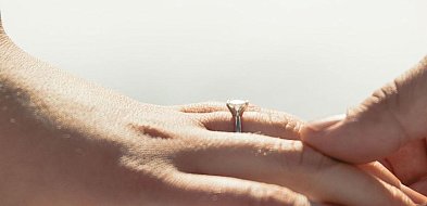 Właściciel pierścionka poszukiwany! Podawajcie dalej-81982