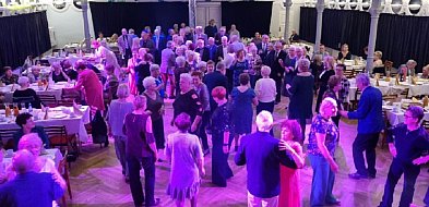 Miasto organizuje zabawę i zaprasza na nią seniorów