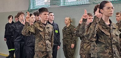 Uczniowie 2 klas złożyli ślubowanie i stali się kadetami (zdjęcia, film)