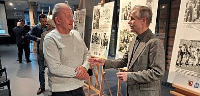 Memoriałowa wystawa w Miejskiej Bibliotece Publicznej w Lesznie (zdjęcia)