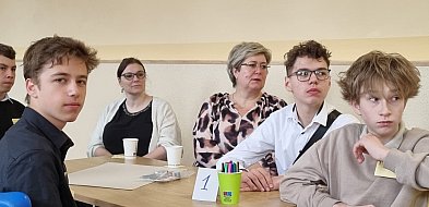 Młodzież i dorośli rozmawiali o bezpieczeństwie tych pierwszych (zdjęcia)