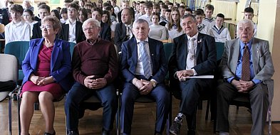 Marynarze z okrętu wojennego ORP Błyskawica w SP nr 2 Lesznie (zdjęcia)