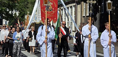 Tłumy wiernych na procesji Bożego Ciała w Lesznie (zdjęcia)