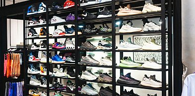 Jak zatowarować sklep obuwniczy przed sezonem wiosennym - praktyczny przewodnik