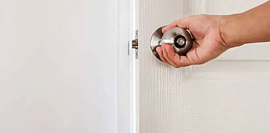 Jak dobrać gałki do drzwi do stylu wnętrza?