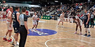 Emocje skończyły się po przerwie. Wicelider pokazał swoją moc (zdjęcia)