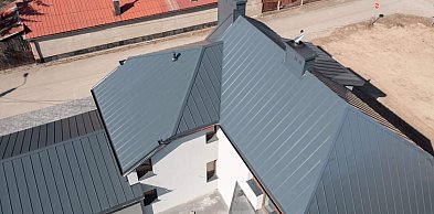 Jaka blacha na dach? Praktyczny poradnik dla inwestorów