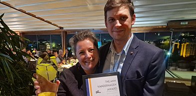 Co za wieści z Aten! Antidotum AirShow nagrodzone! Za spektakl po zmroku!