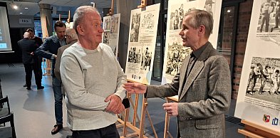 Memoriałowa wystawa w Miejskiej Bibliotece Publicznej w Lesznie (zdjęcia)