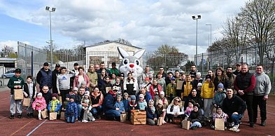 Kilkadziesiąt osób szukało zajączków w Garzynie (zdjęcia)