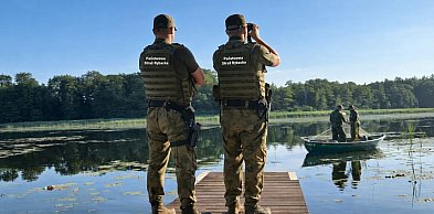 Wpadli kłusownicy na jeziorze. Zatrzymali ich funkcjonariusze straży rybackiej