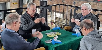 Grali w brydża upamiętniając Jerzego Rymwida (zdjęcia)