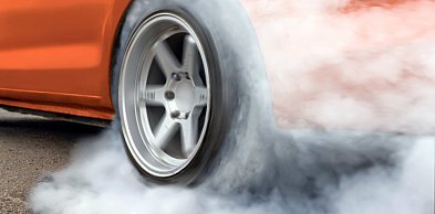 Mandat, punkty karne i utrata prawka za drift. Zapamięta to młody kierowca