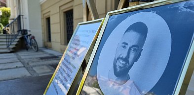 Spontaniczna zbiórka karmy to hołd dla posła.  Jest i przykra strona tej akcji