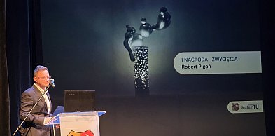 Wybrano projekt pomnika Stefana Grysa. Stanie przed pływalnią Akwawit (zdjęcia)