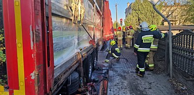 Pożar ciężarówki w Lasocicach. Nadal są utrudnienia na drodze (zdjęcia)