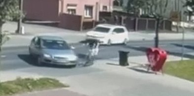 Zderzenie samochodu i nastolatka na elektrycznej hulajnodze (film)