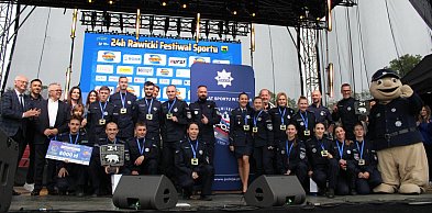 Policjanci wygrali sztafetę podczas 24h Rawickiego Festiwalu Sportu (zdjęcia)