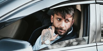 45-latek raczej straci swoje luksusowe auto. Sam się o to postarał