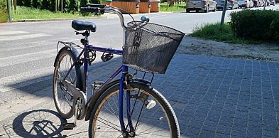 Rowerzysta wjechał w samochód. Trafił do szpitala i musi zapłacić (zdjęcia)
