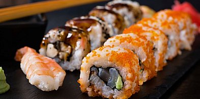 Sushi na wynos czy w restauracji? Na co zwrócić uwagę przy wyborze?