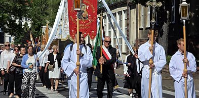 Tłumy wiernych na procesji Bożego Ciała w Lesznie (zdjęcia)