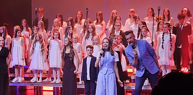 9-letnia Lilka z Krzemieniewa na jednej scenie z Blanką i Sincklerem (zdjęcia)