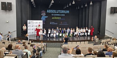Najmłodsi studenci w murach ANS w Lesznie odebrali dyplomy (zdjęcia, film)
