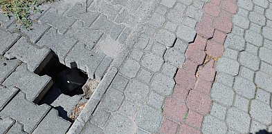 Zapadł się chodnik. Służby zareagowały szybko