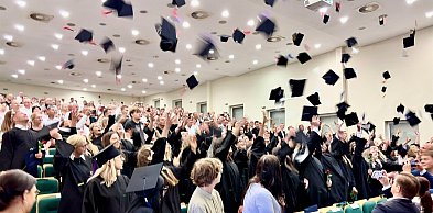 Absolutorium w WSH w Lesznie dla około 100 studentów (zdjęcia)
