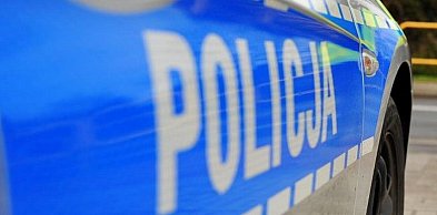 Kilka razy ugodził nożem przechodnia. Zabarykadował się w mieszkaniu