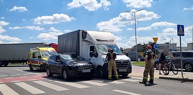 Zderzenie na zjeździe z Ronda Żwirki i Wigury w Lesznie (zdjęcia)