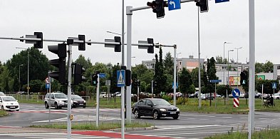 Zderzenie dwóch aut na alei w Lesznie. Sprawca dostał 15 punktów karnych-79329