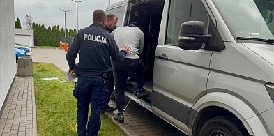 Areszt za usiłowanie zabójstwa 4 osób. Pozostali mężczyźni są wolni-80027