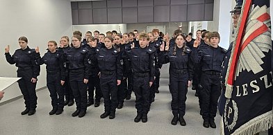 Komendant pasował uczniów I klasy policyjnej w Lesznie (zdjęcia)-80303