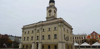 Ratusz w Lesznie zostanie podświetlony na czerwono-80381